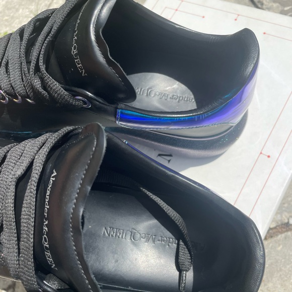 Alexander McQueen Black Perlecent - Picture 8 of 9